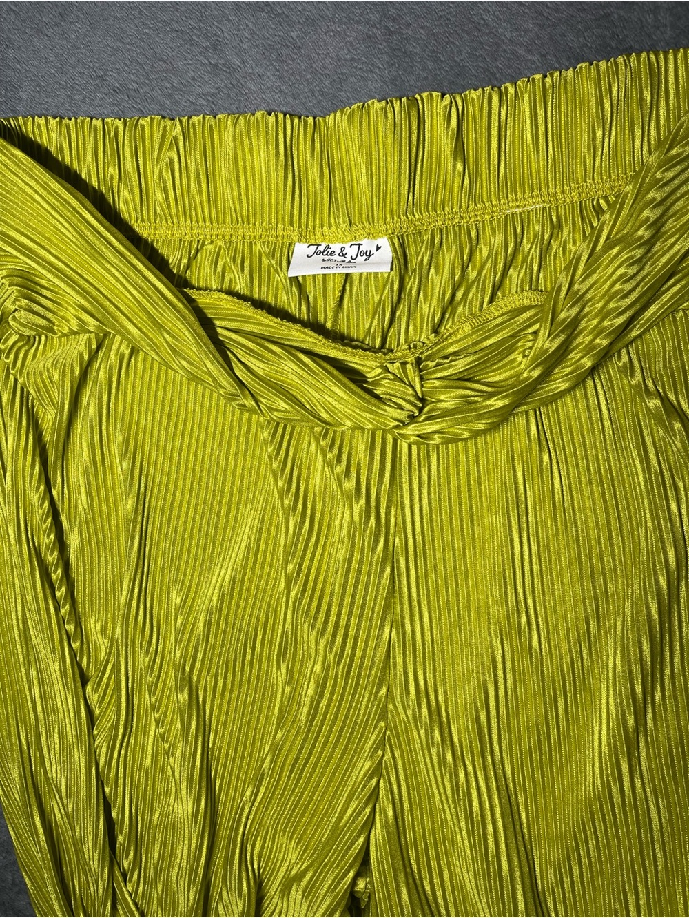 Jolie & Joy Olive Green Wide-Leg Pleated Pants